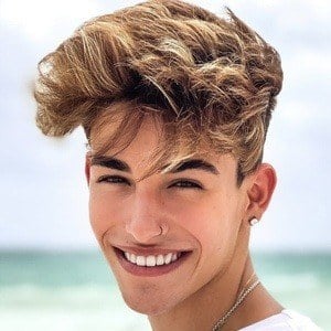 Alex Mandon Rey's voice - Text to Speech AI