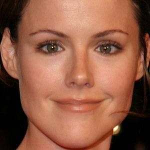 Kathleen Robertson's voice - Text to Speech AI