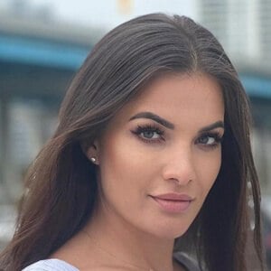 Kira Shine's voice - Text to Speech AI