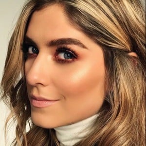 Laura Tobón's voice - Text to Speech AI