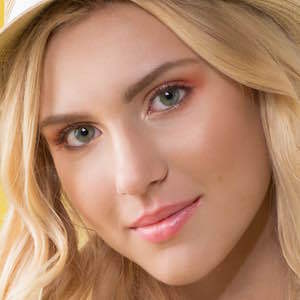 Angelica Salek's voice - Text to Speech AI