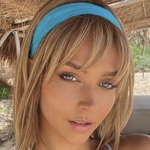 Rachel Cook's voice - Text to Speech AI