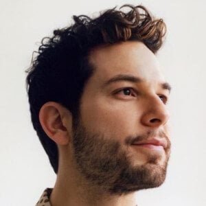Skylar Astin's voice - Text to Speech AI