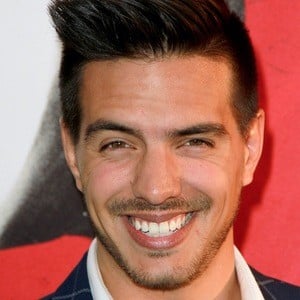 Vadhir Derbez's voice - Text to Speech AI