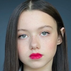 Violet McGraw's voice - Text to Speech AI