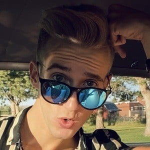 Dylan Hollis's voice - Text to Speech AI